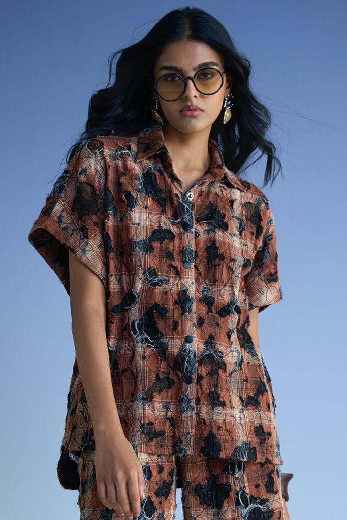DISTRESSED STRUCTURED SHIRT dash and dot