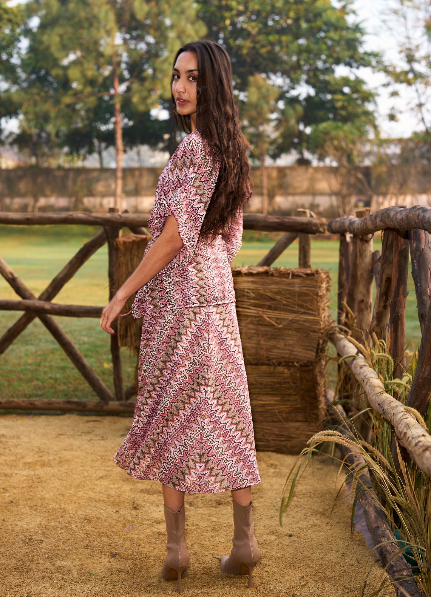CHEVRON KNIT MIDI SKIRT