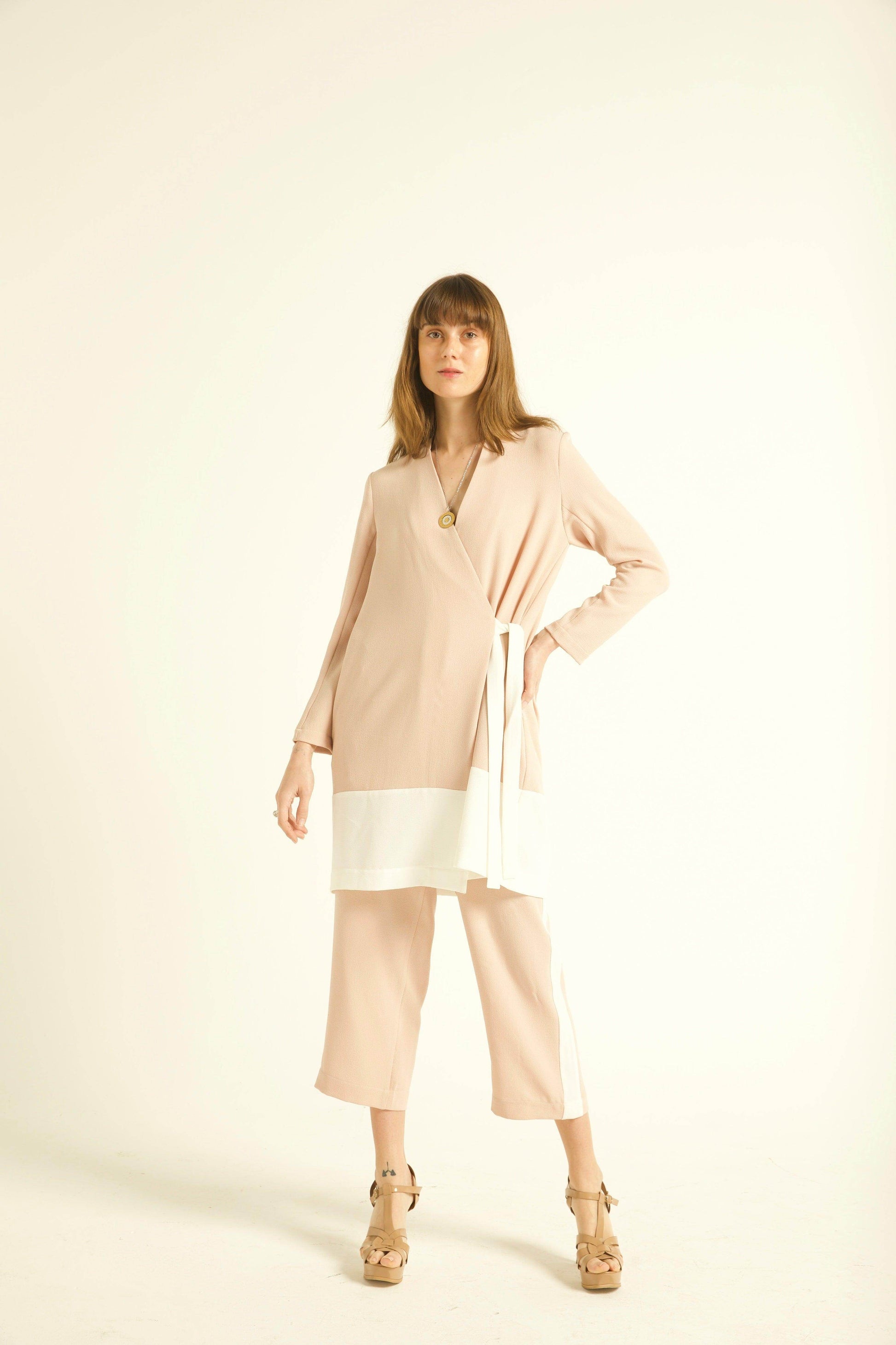 COLOR-BLOCK WRAP TOP - dash and dot