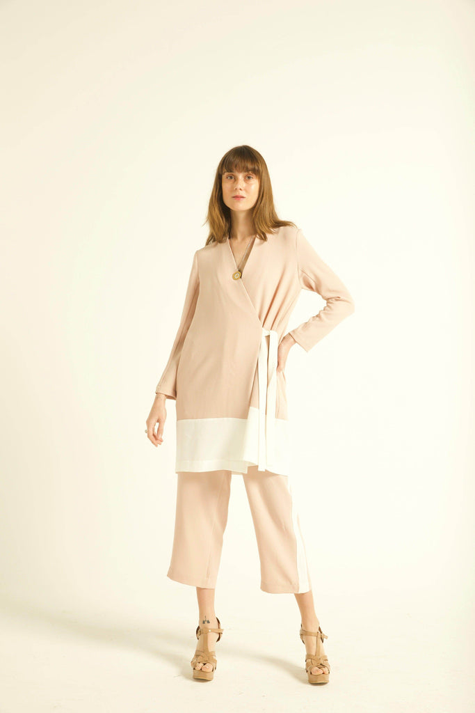 COLOR-BLOCK WRAP TOP - dash and dot dash and dot