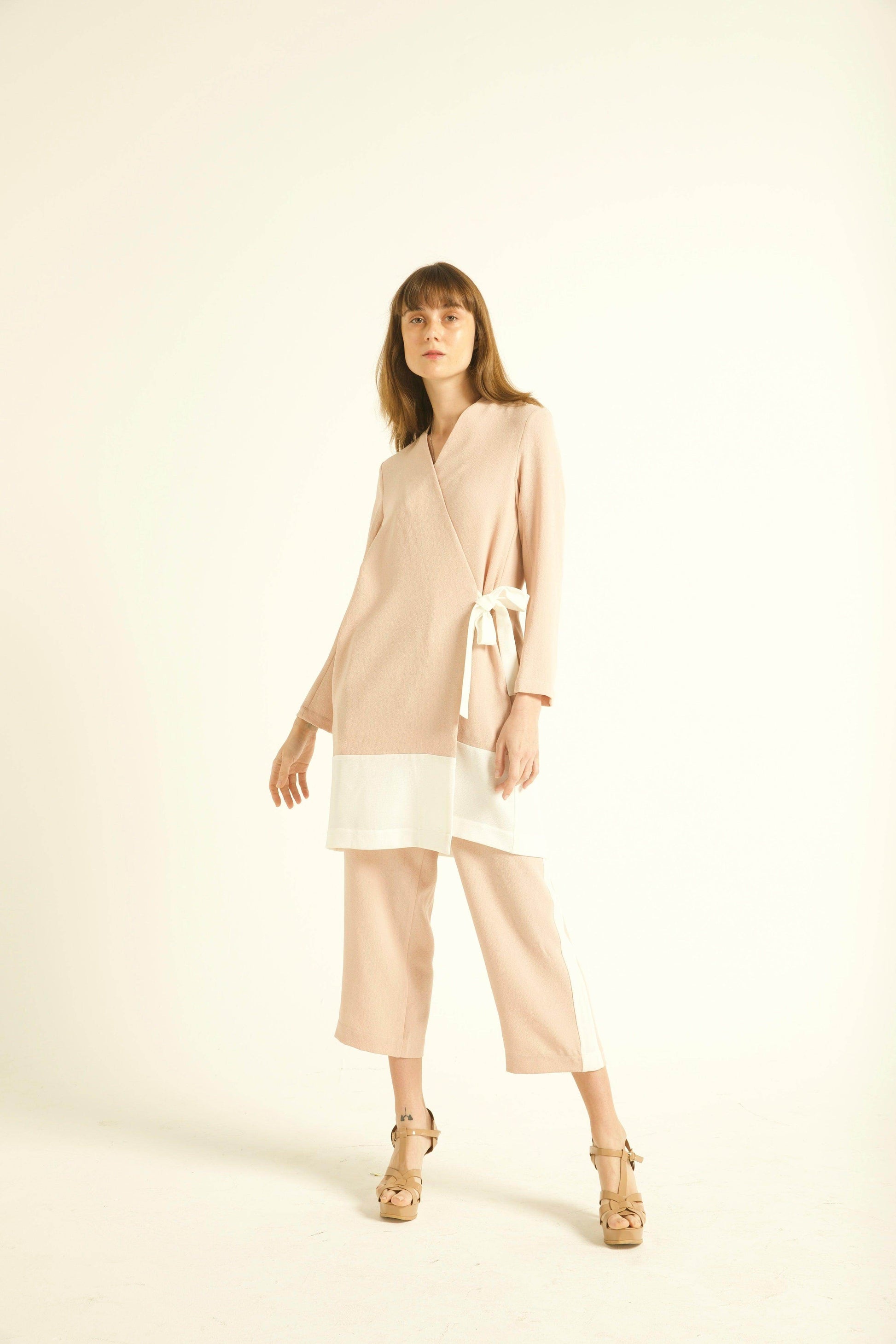 COLOR-BLOCK WRAP TOP - dash and dot