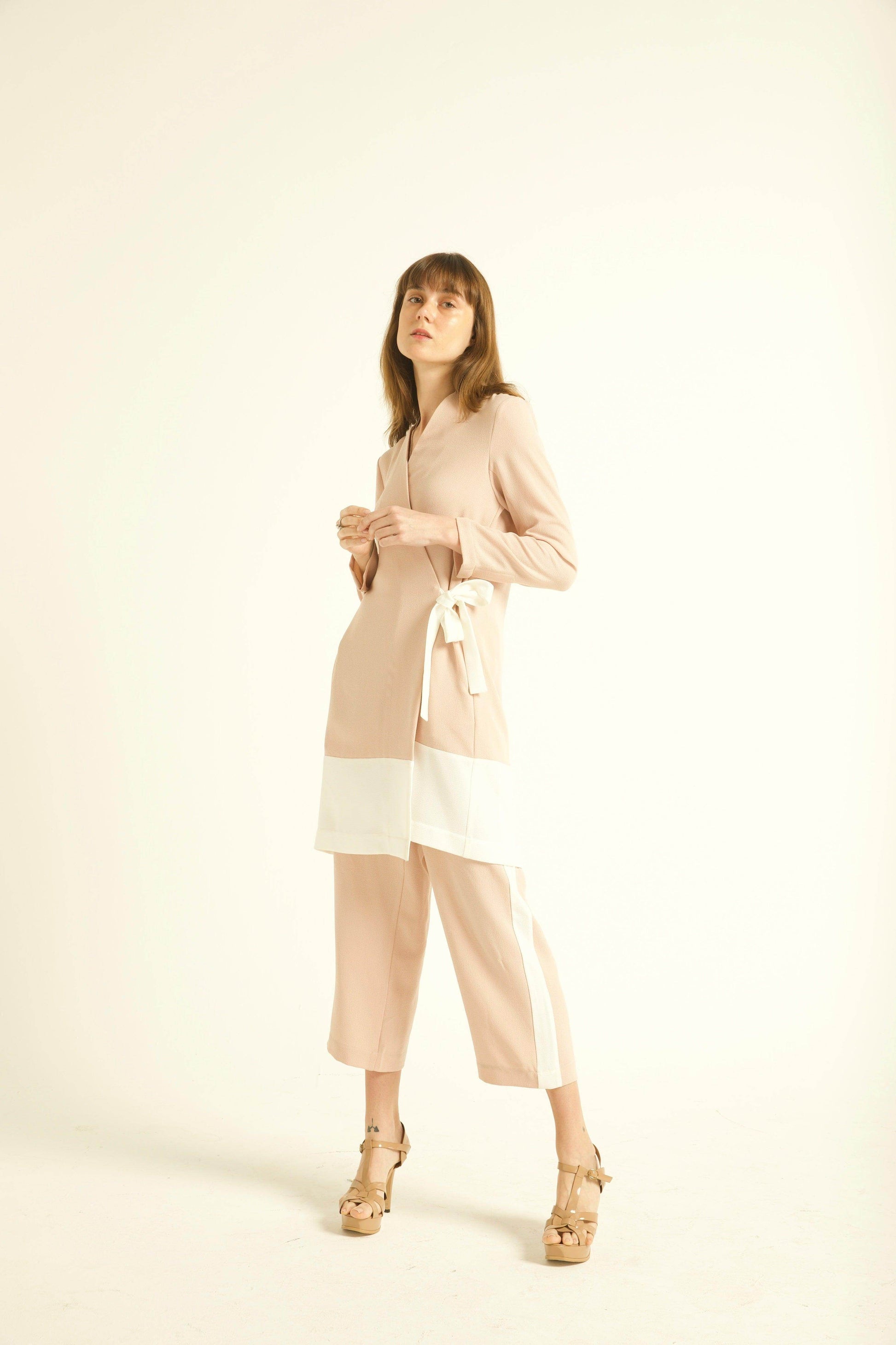 COLOR-BLOCK WRAP TOP - dash and dot