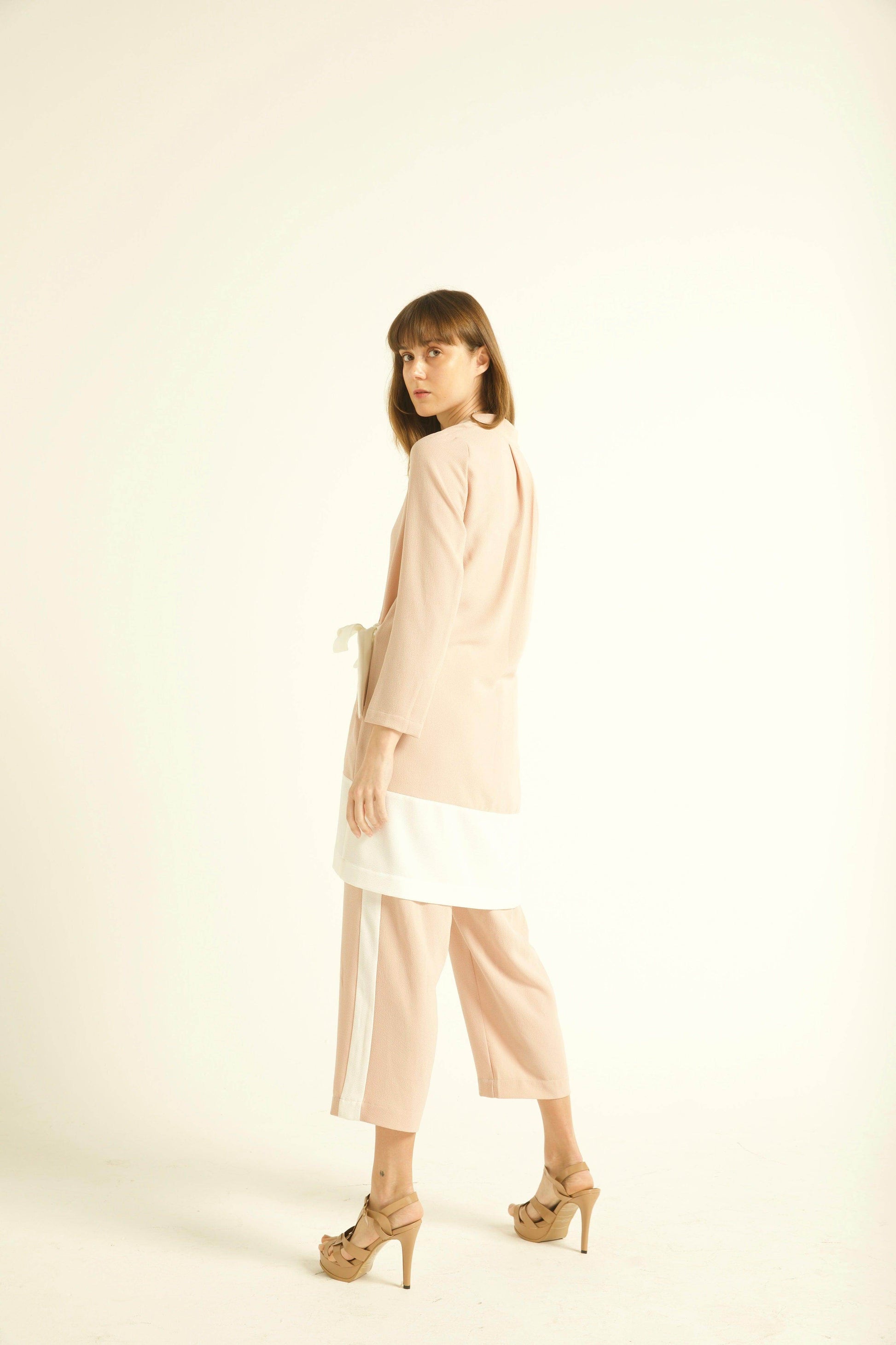 COLOR-BLOCK WRAP TOP - dash and dot