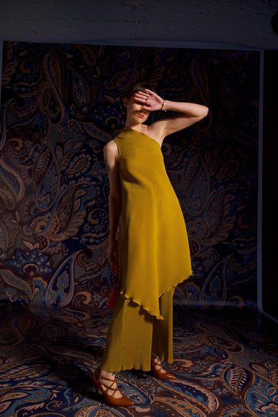 ONE-SHOULDERED PLEAT SET - dash and dot