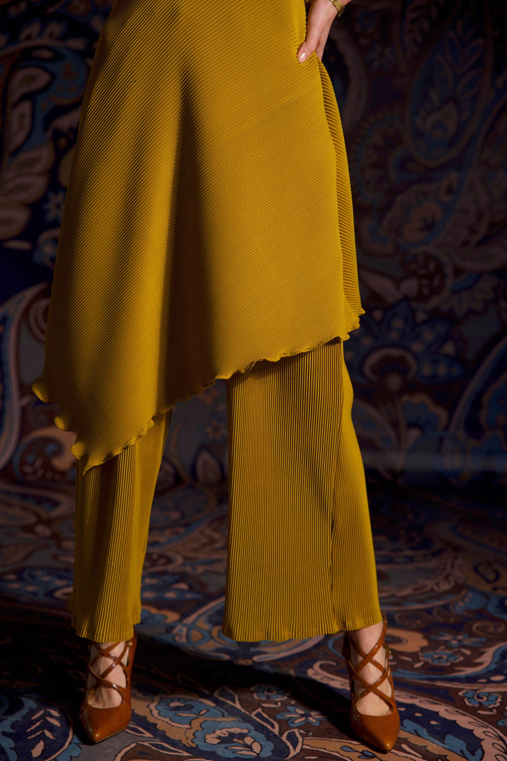 ONE-SHOULDERED PLEAT SET - dash and dot