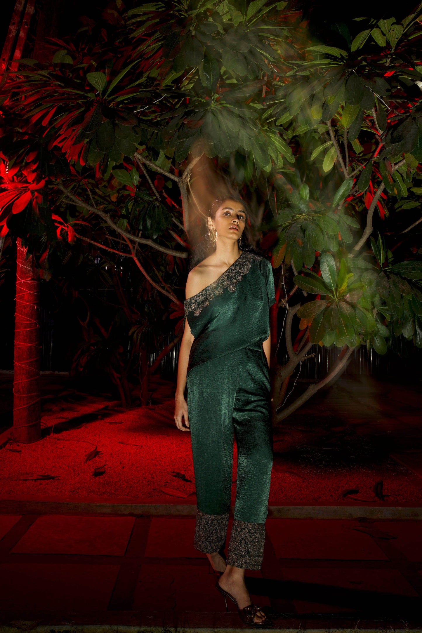 EXPOSED SHOULDER EMBROIDERED SET - dash and dot