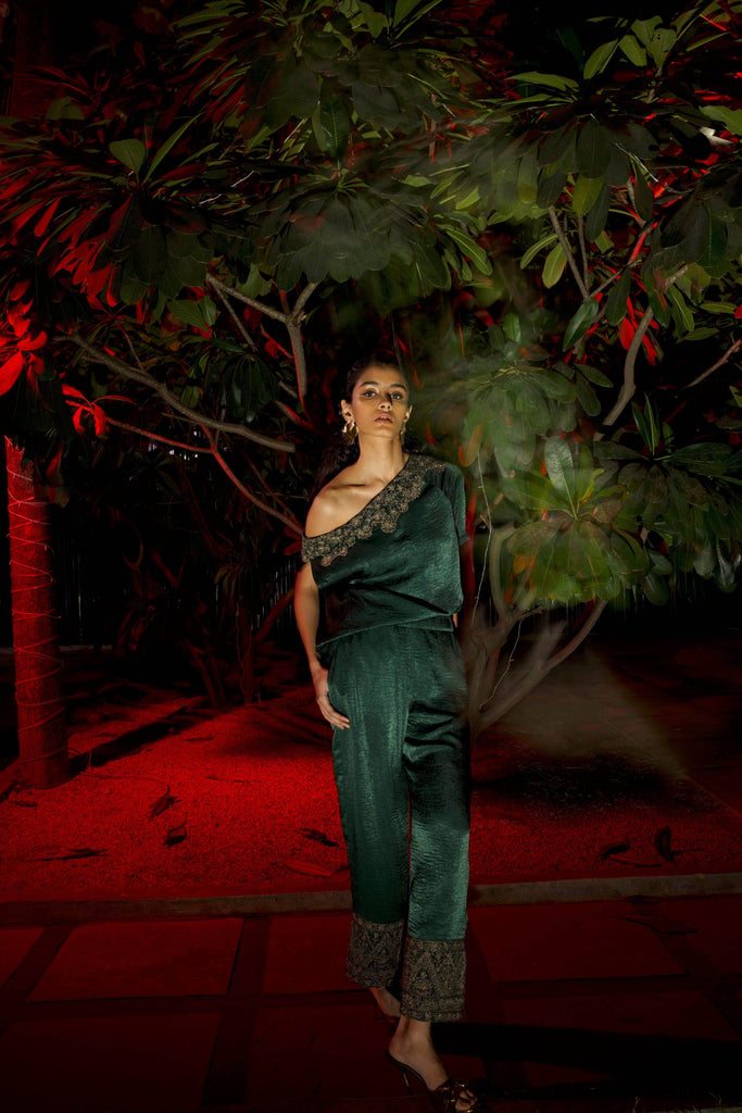 EXPOSED SHOULDER EMBROIDERED SET - dash and dot dash and dot