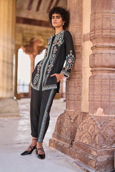 TRIBAL EMBROIDERED TOP - dash and dot