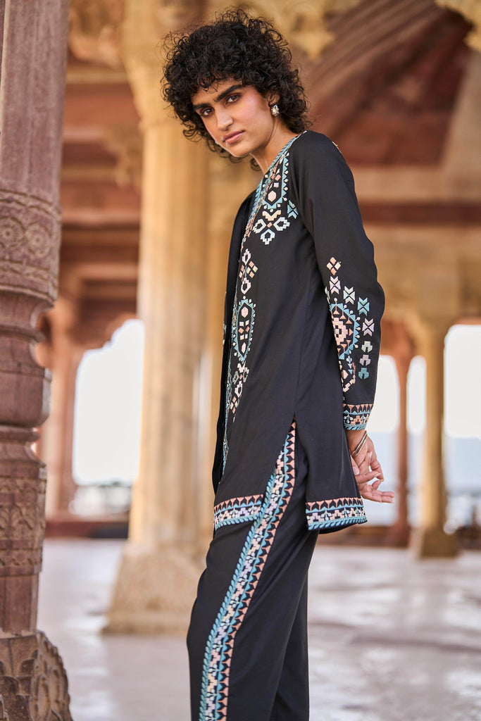 TRIBAL EMBROIDERED TOP - dash and dot dash and dot