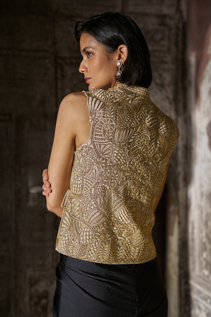 EMBROIDERED SLEEVELESS TOP dash and dot