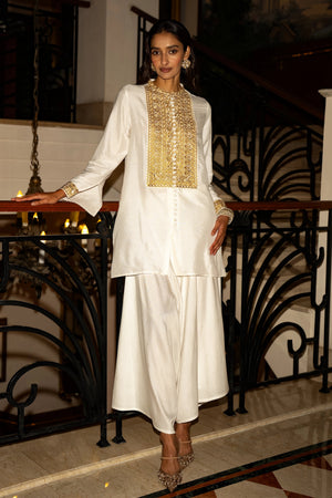 METALLIC THREAD EMBROIDERED TOP