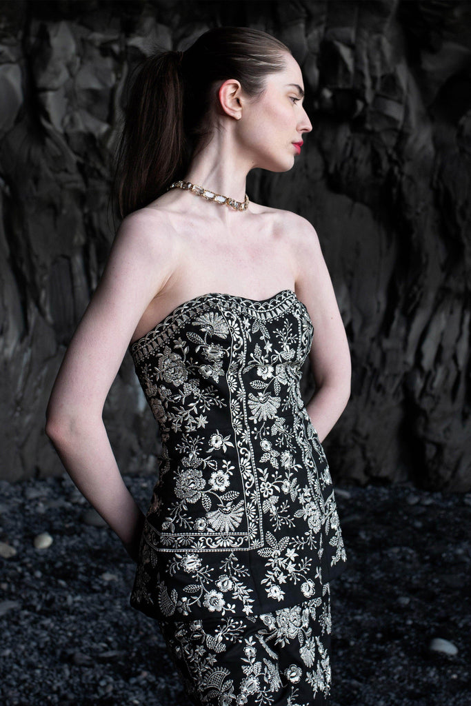 EMBROIDERED SLEEVELESS TOP - dash and dot dash and dot