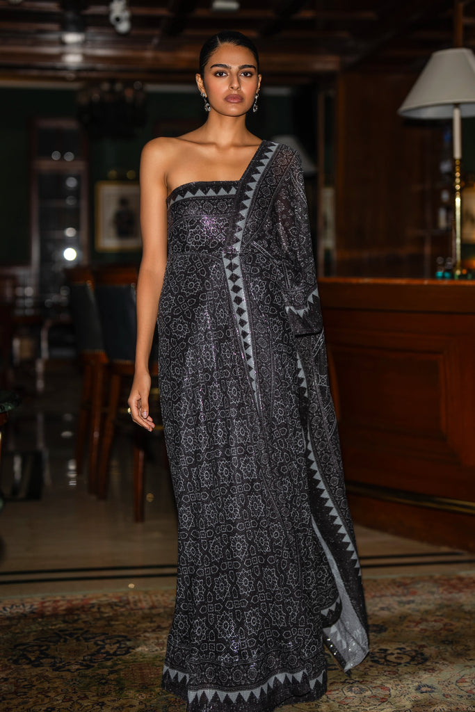 MONOCHROME MOTIF & BORDER SARI DRAPE GOWN dash and dot