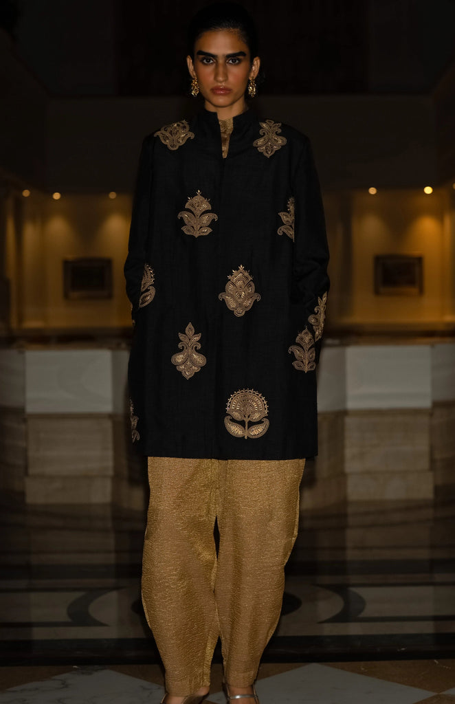 MOTIF EMBROIDERED TEXTURED JACKET, BENARES TISSUE METALLIC SHIRT & CRINKLED PANT dash and dot