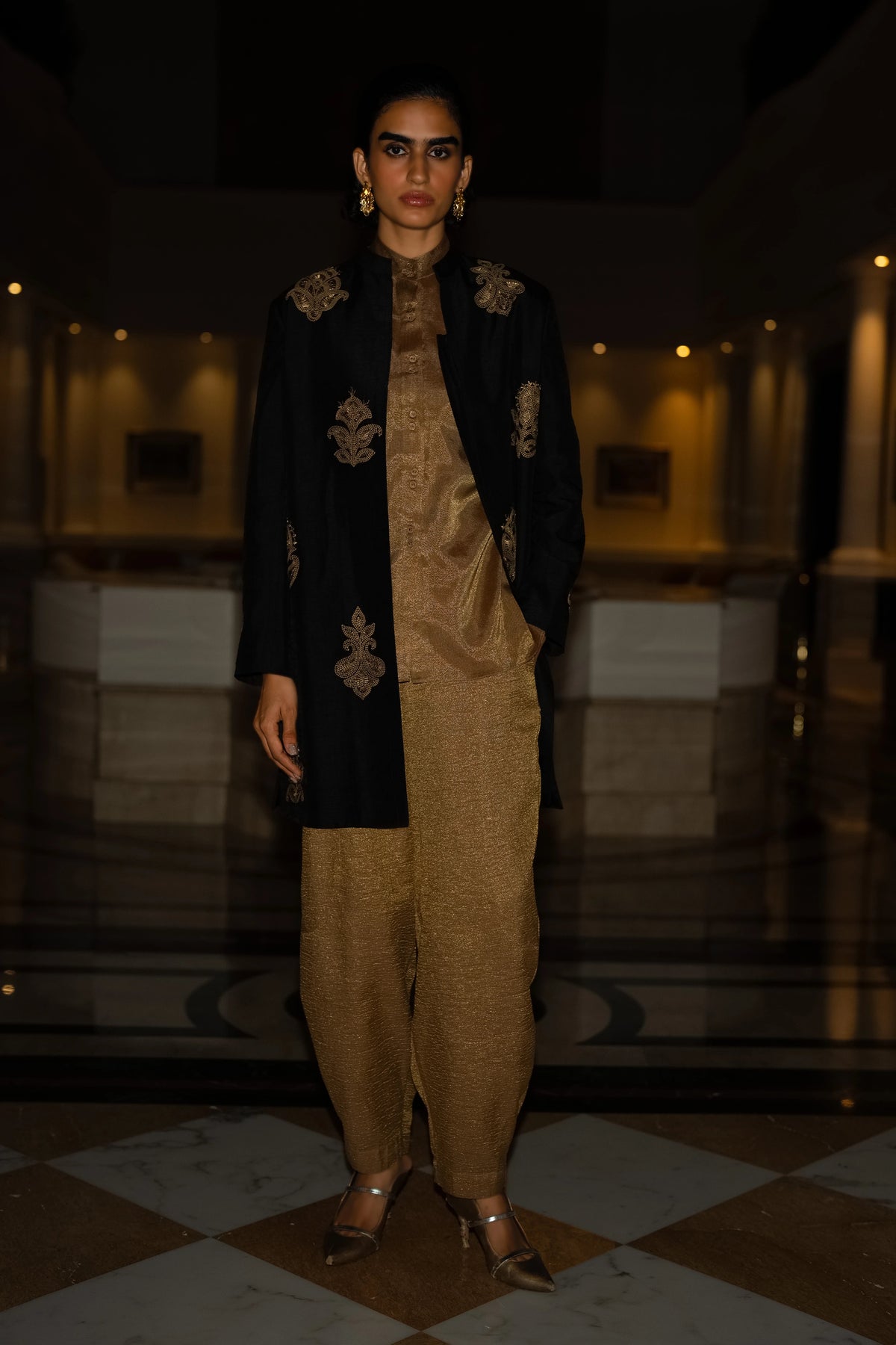MOTIF EMBROIDERED TEXTURED JACKET