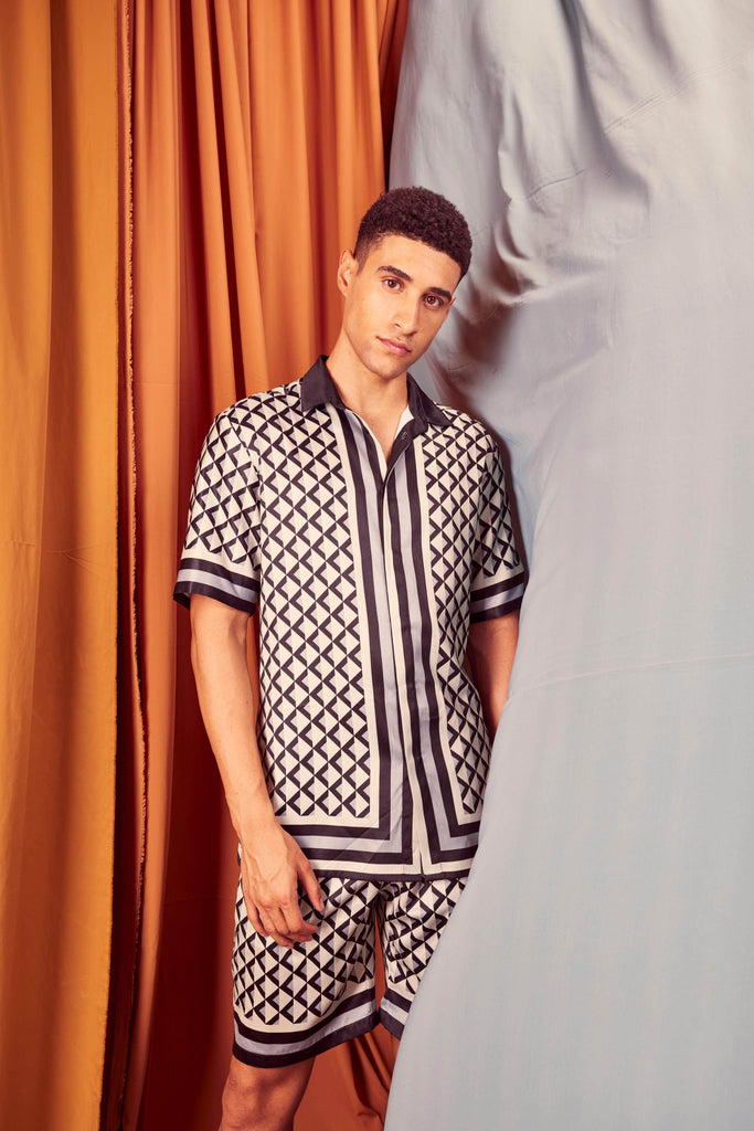 BORDER PRINT SHORTS SET - dash and dot dash and dot