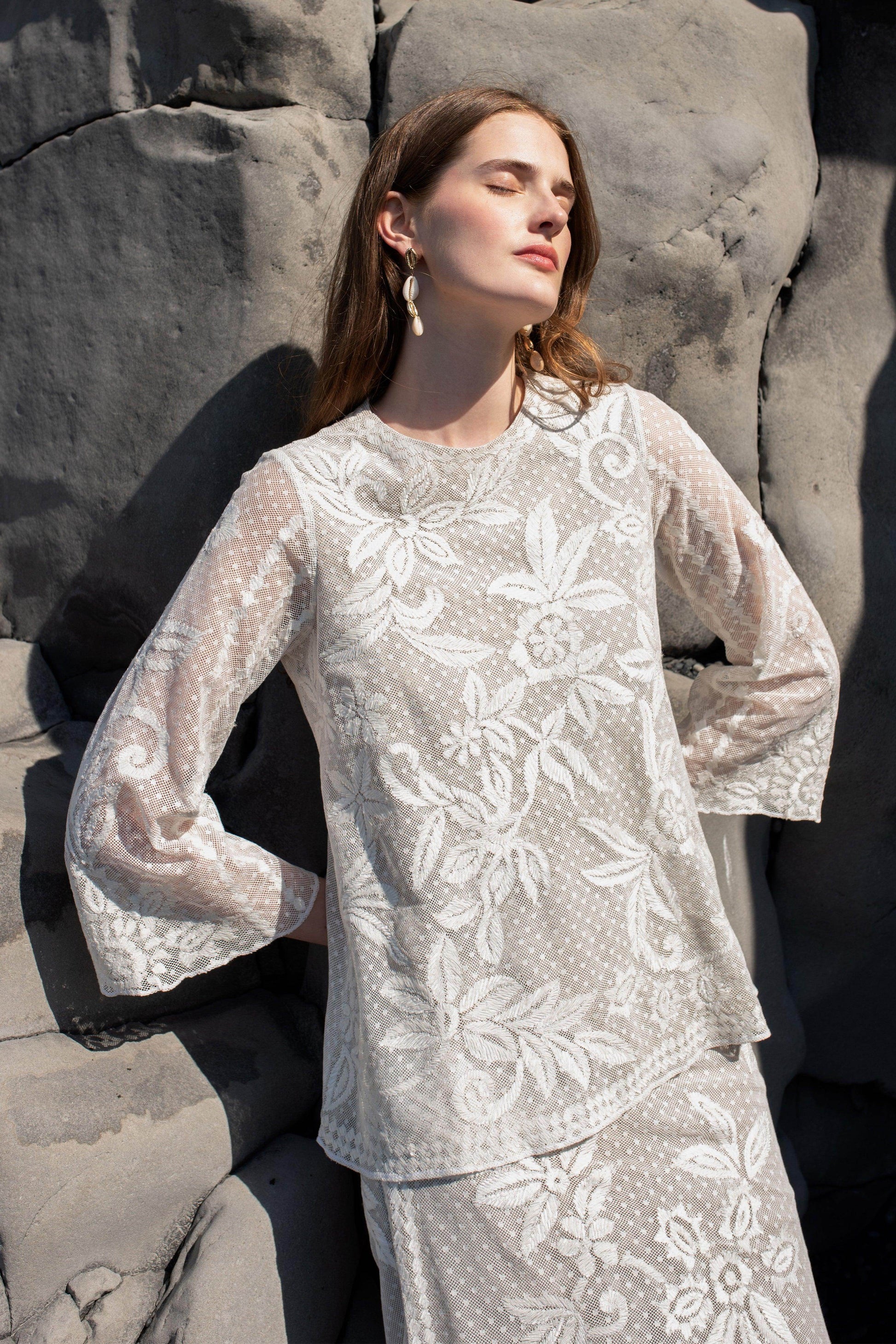 WHITE RIBBON EMBROIDERED TOP - dash and dot