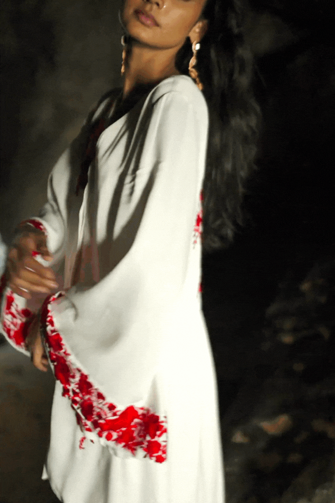 LONGLINE PLACEMENT EMBROIDERED TOP - dash and dot