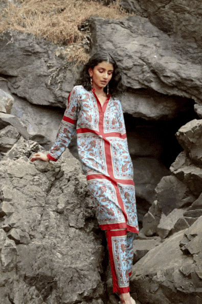 SCARF PRINTED LONGLINE SHIRT - dash and dot