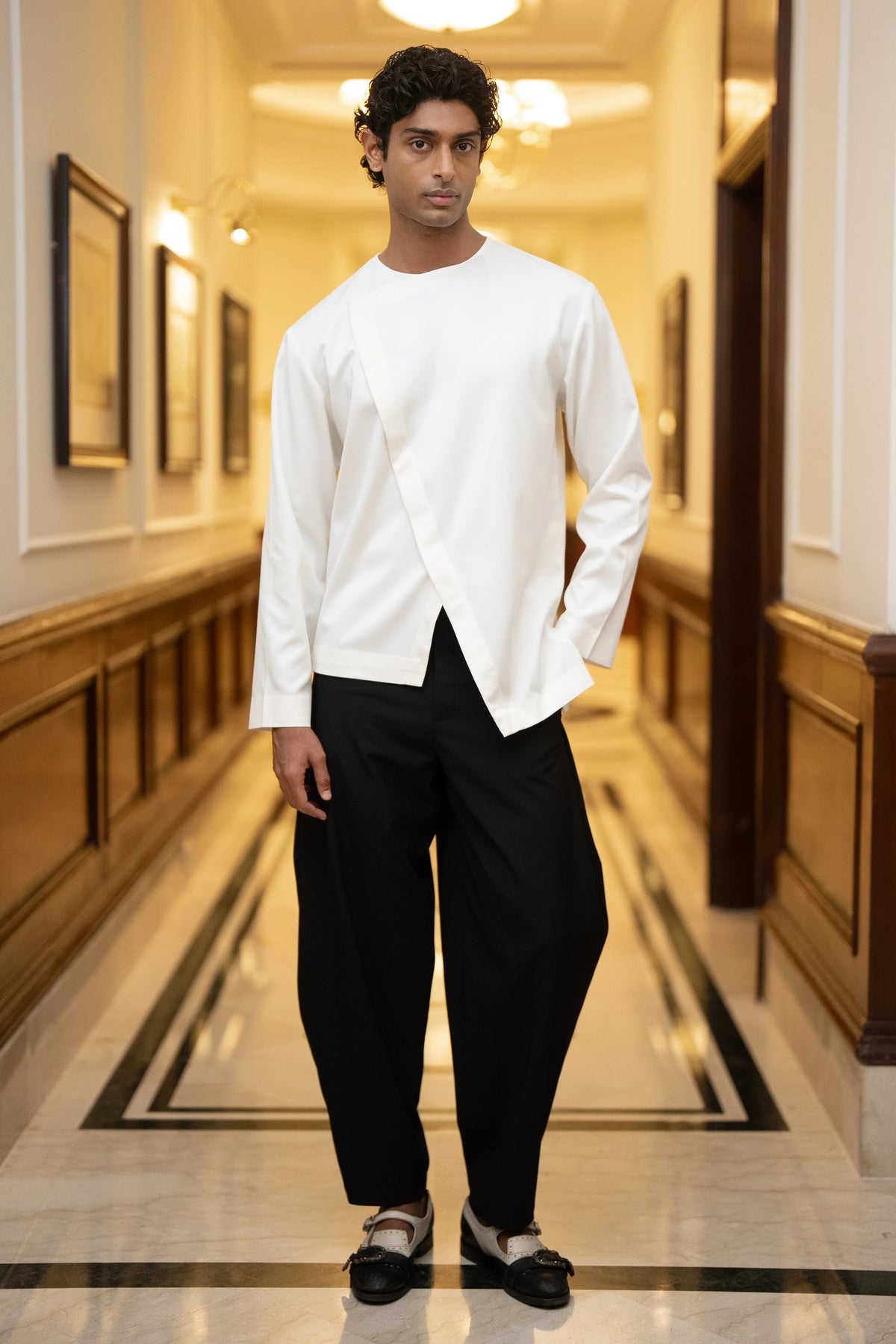 UNEVEN HEM OVERLAP SHIRT & RELAXED FIT BARREL PANT