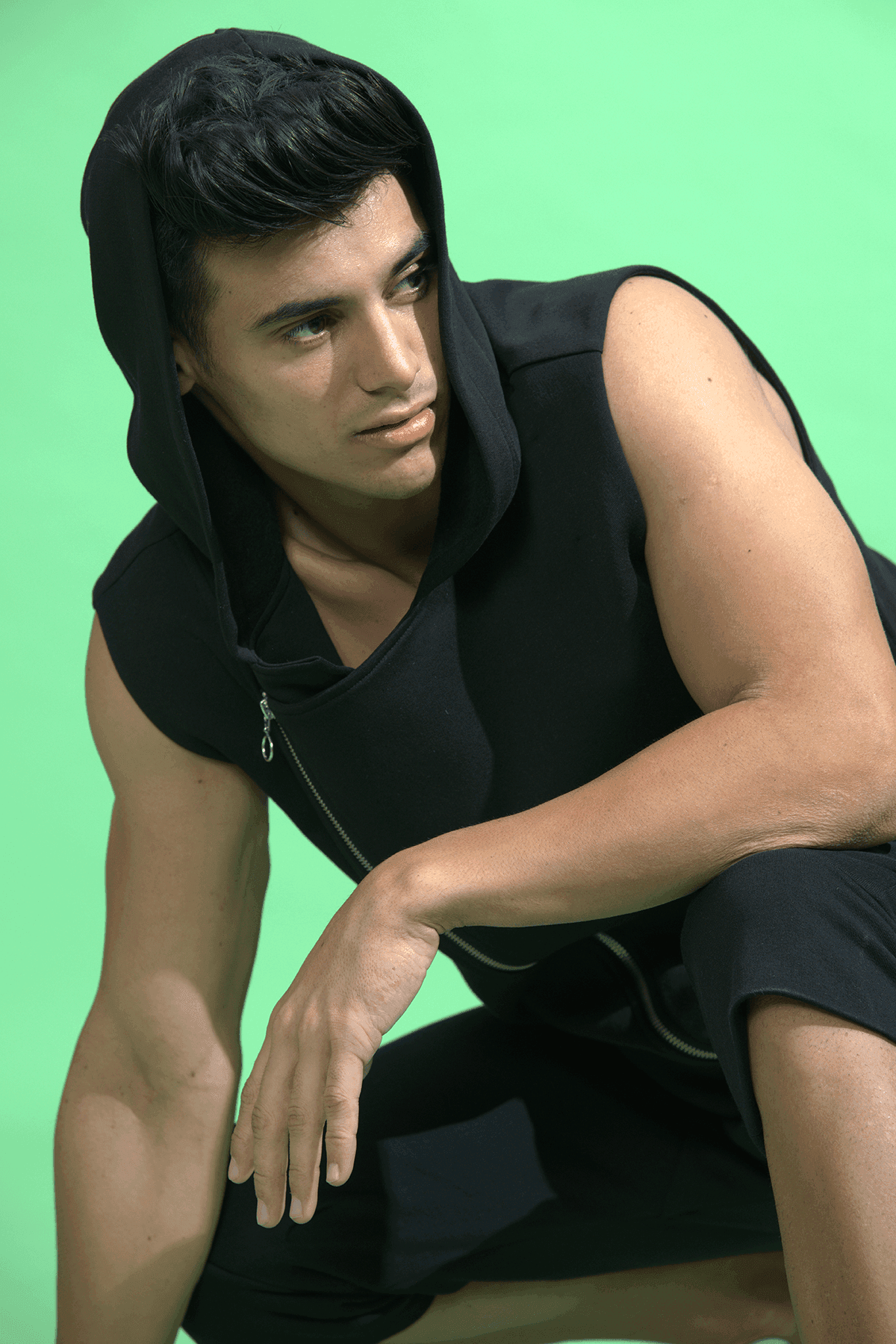 SLEEVELESS CROSS ZIP HOODIE - dash and dot