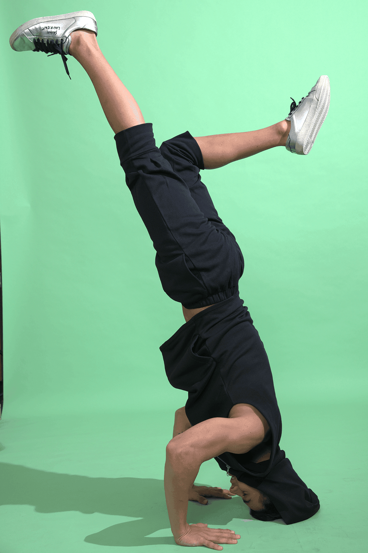 SLEEVELESS CROSS ZIP HOODIE - dash and dot