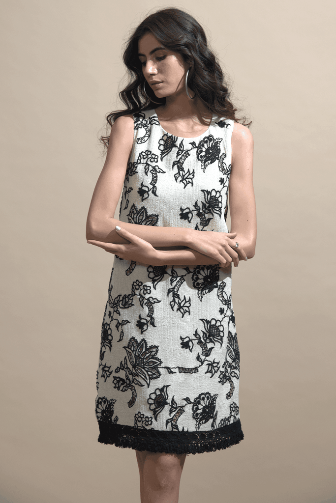 CONTRAST CUTOUT EMBROIDERED DRESS - dash and dot dash and dot