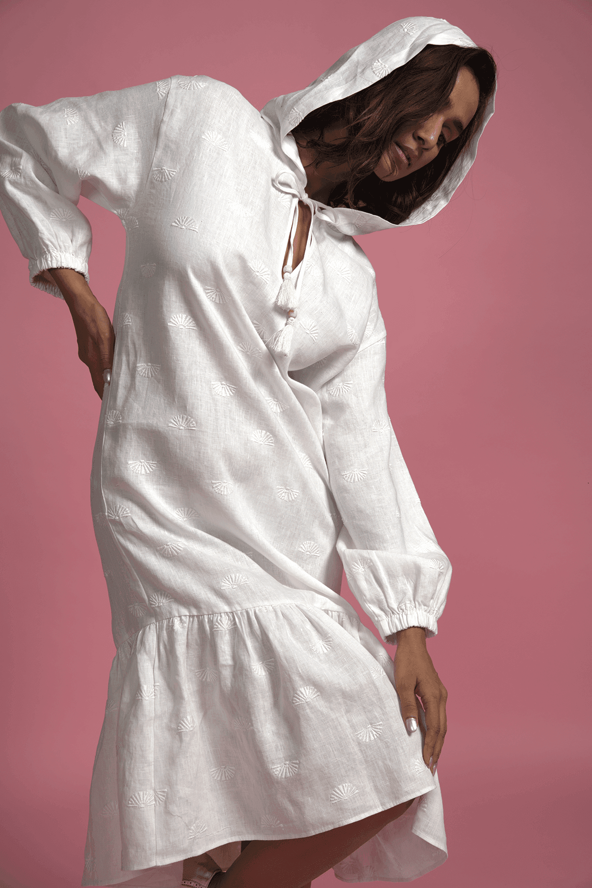EMBROIDERED LINEN HOOD MIDI - dash and dot