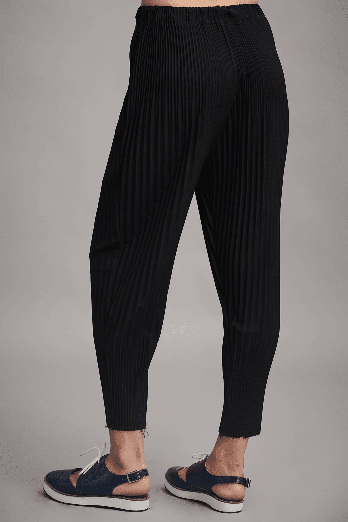 IRREGULAR PLEAT DRUM PANT - dash and dot