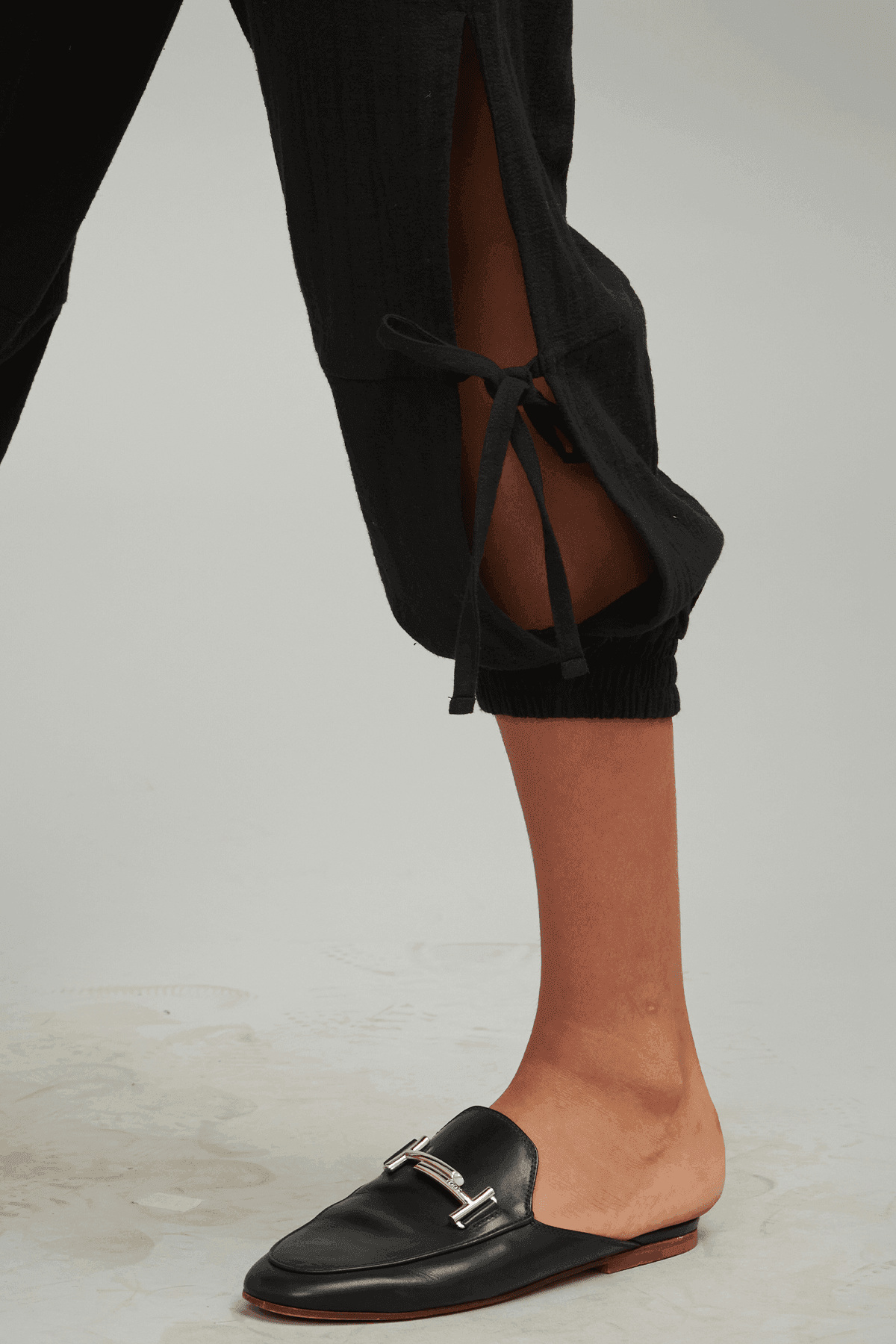 CRINKLE CUTOUT JOGGER - dash and dot