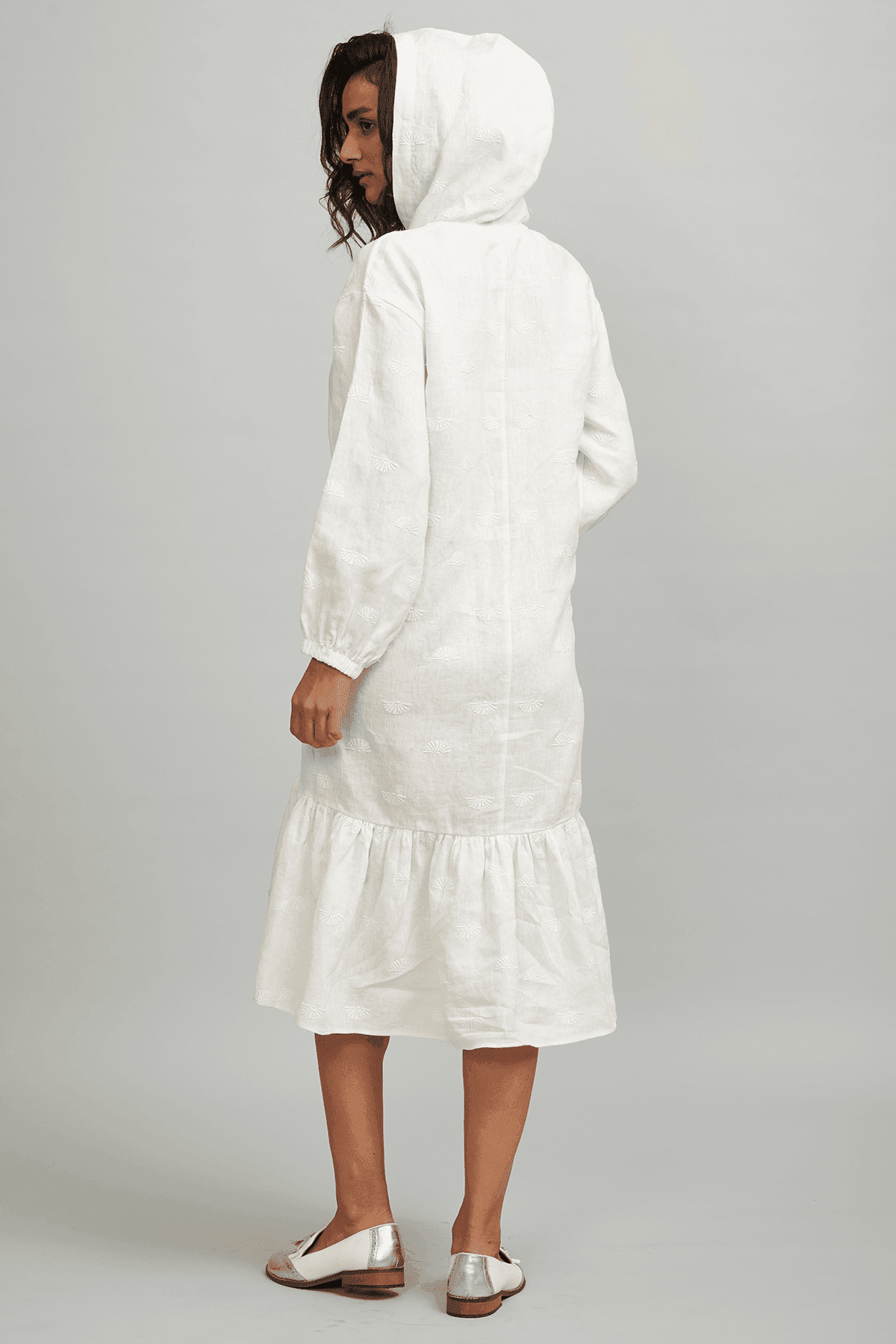 EMBROIDERED LINEN HOOD MIDI - dash and dot