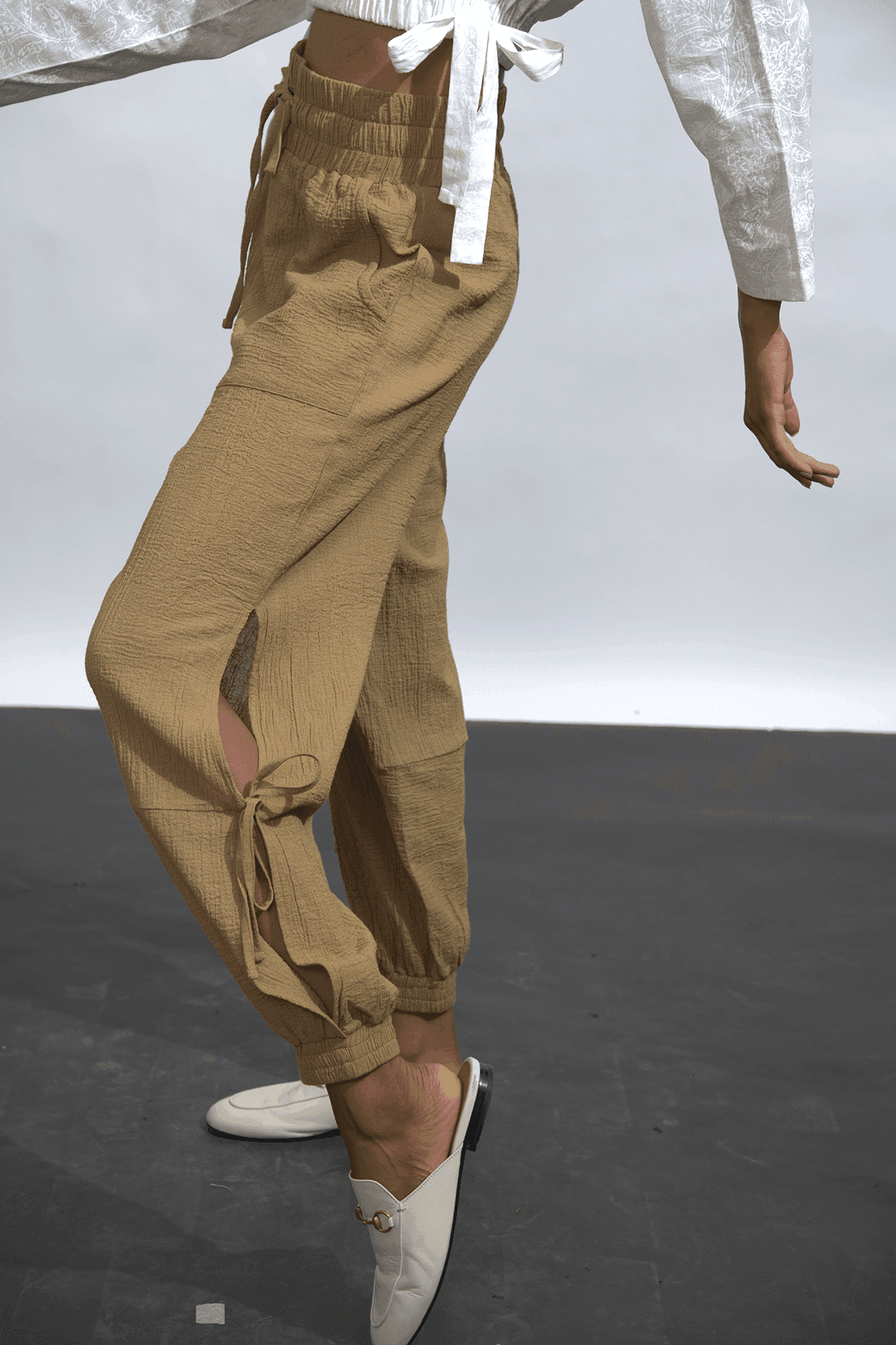 CRINKLE CUTOUT JOGGER - dash and dot