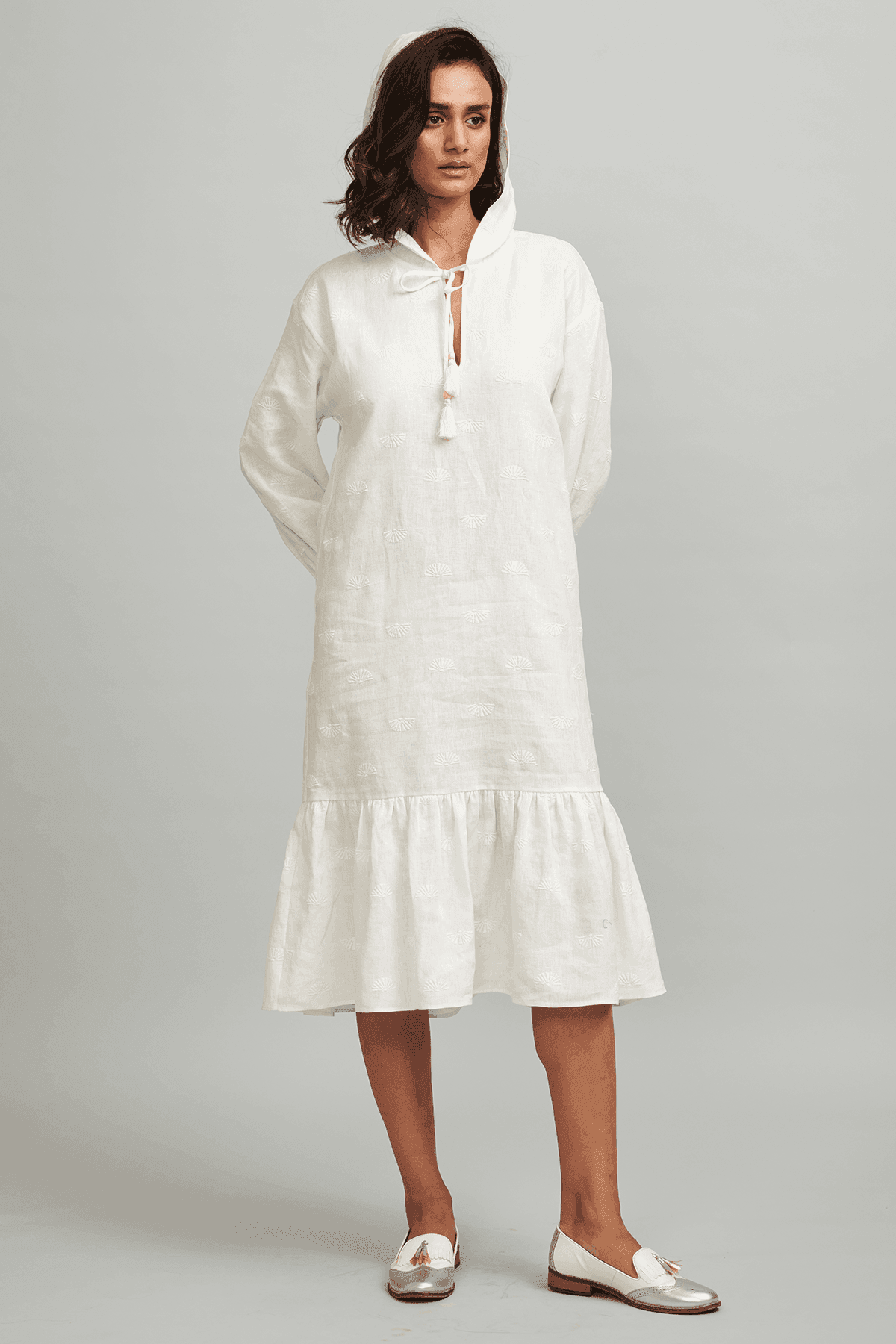 EMBROIDERED LINEN HOOD MIDI - dash and dot