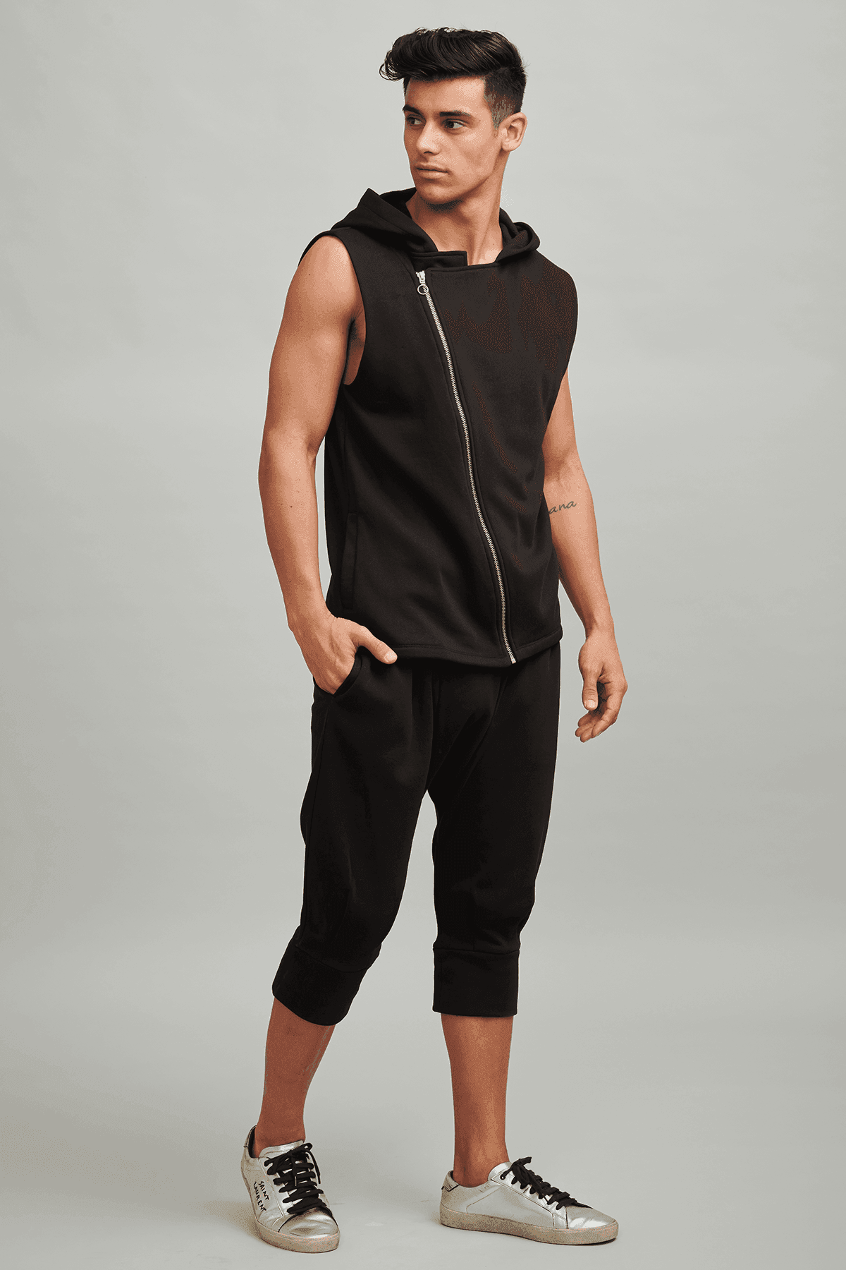 SLEEVELESS CROSS ZIP HOODIE - dash and dot