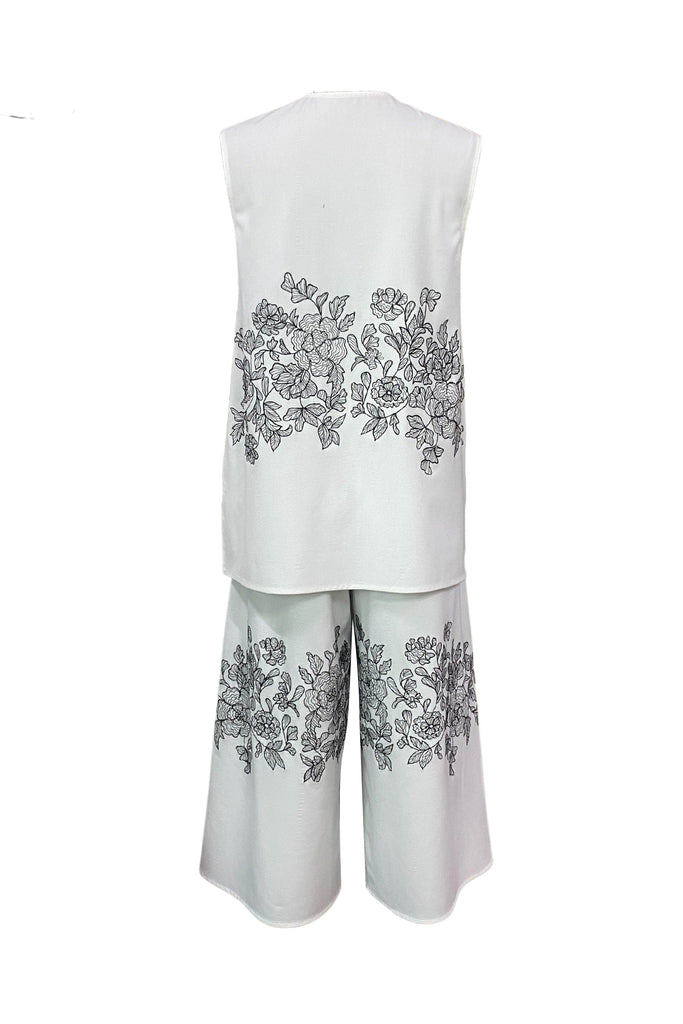 SLEEVELESS PLACEMENT EMBROIDERED SHIRT - dash and dot dash and dot