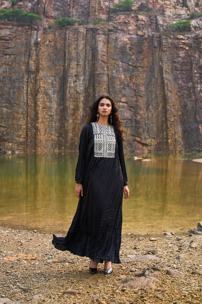 CRUSHED GOTA MAXI - dash and dot dash and dot