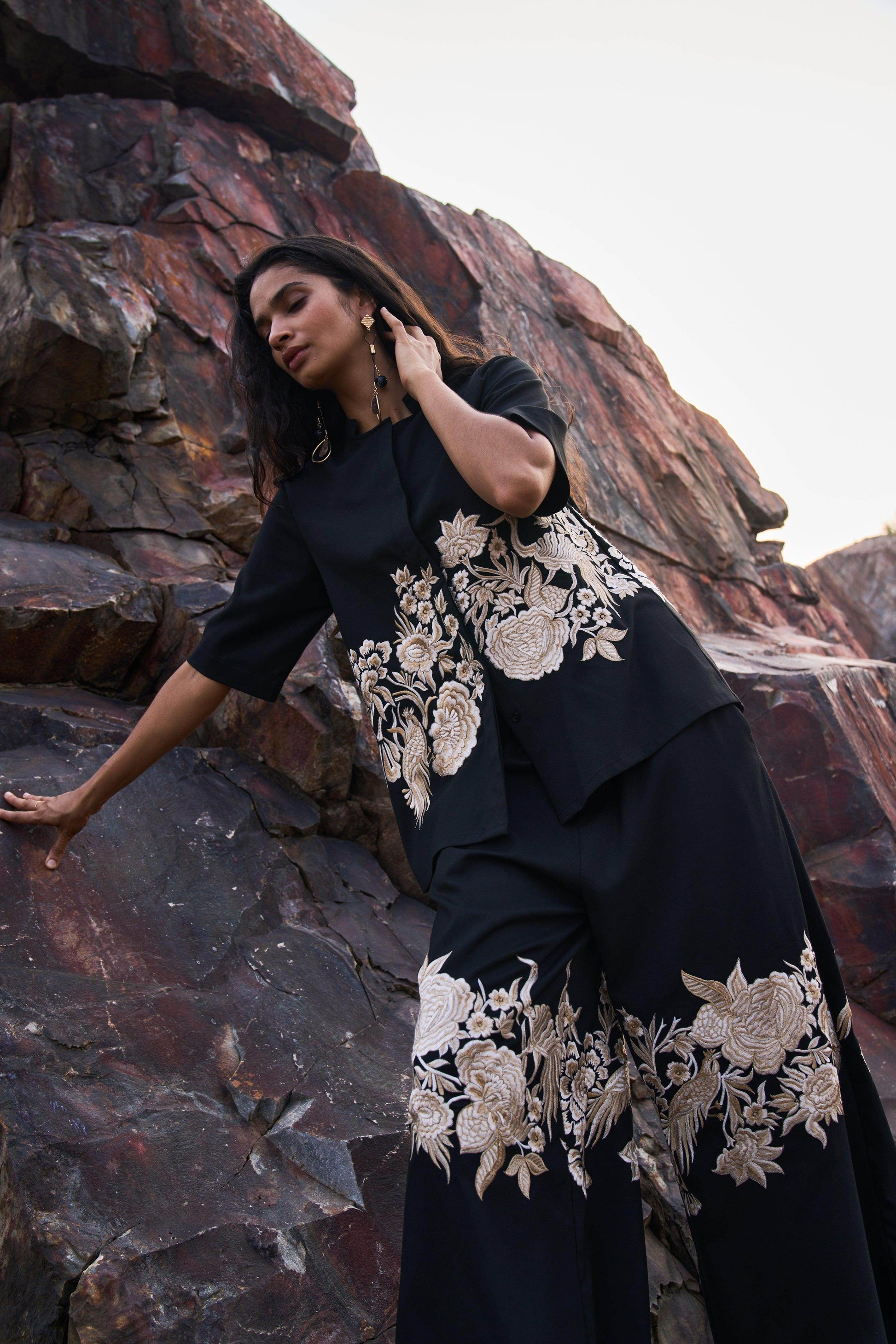 PLACEMENT EMBROIDERED PANT - dash and dot