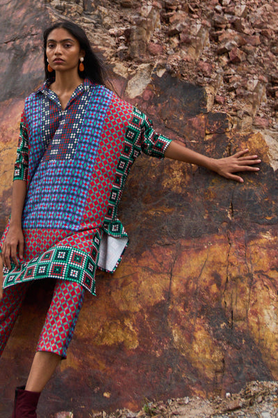 BOXY TILE PRINTED TOP - dash and dot