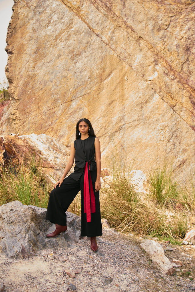 FRONT TIE SLEEVELESS SHIRT - dash and dot dash and dot