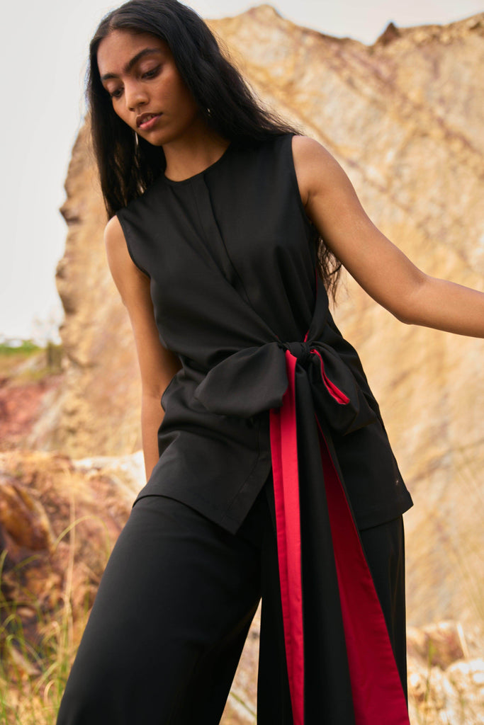 FRONT TIE SLEEVELESS SHIRT - dash and dot dash and dot