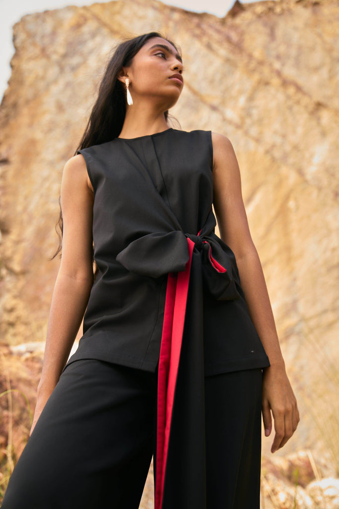 FRONT TIE SLEEVELESS SHIRT - dash and dot dash and dot