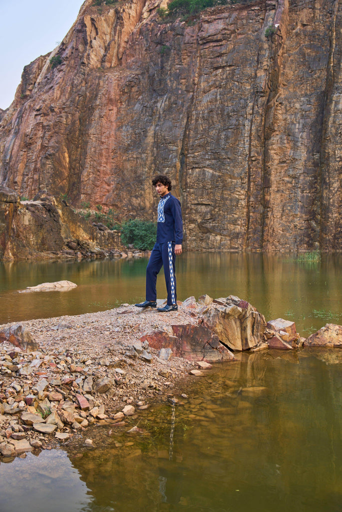 JACQUARD BIB SET - dash and dot dash and dot