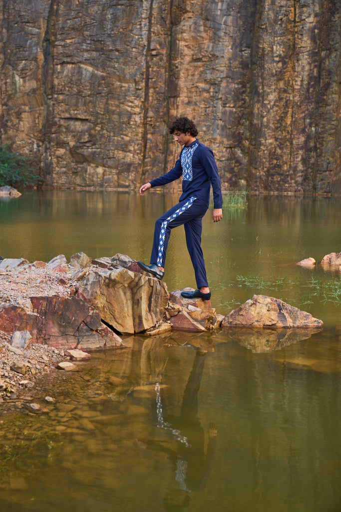 JACQUARD BIB SET - dash and dot dash and dot