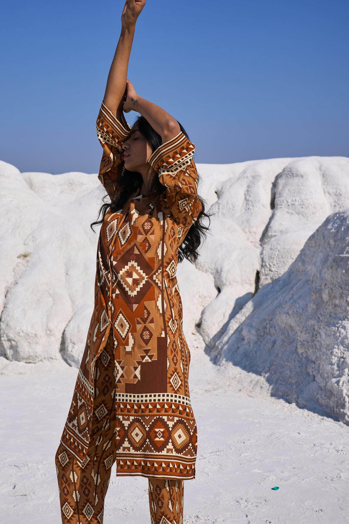 AZTEC PRINT TOP - dash and dot dash and dot