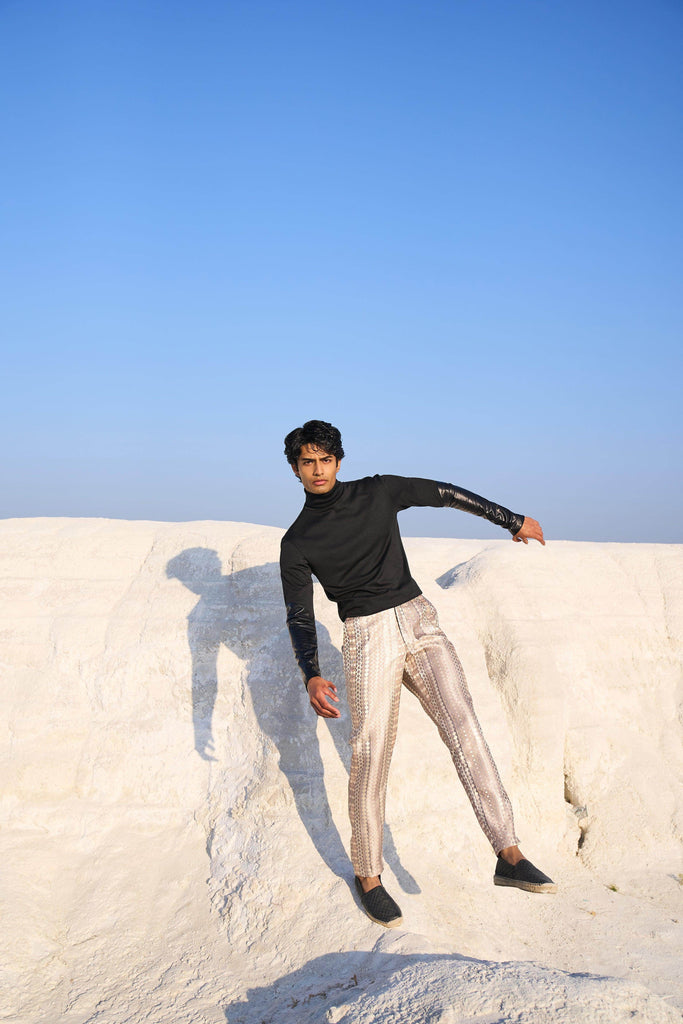 CONTRAST CUFF SWEAT - dash and dot dash and dot