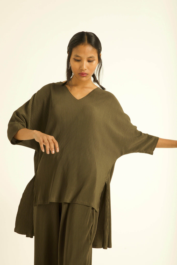 HIGH-LOW PLEAT TOP - dash and dot dash and dot