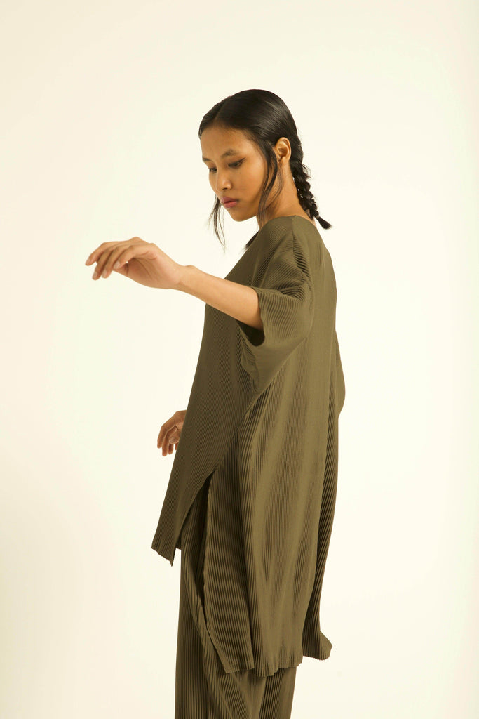 HIGH-LOW PLEAT TOP - dash and dot dash and dot