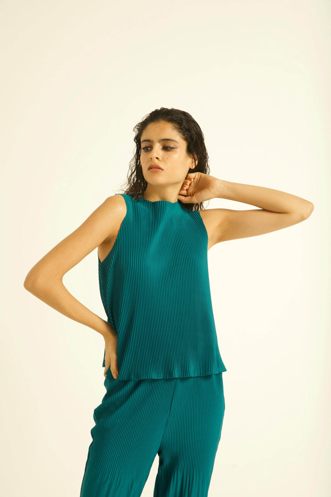 PLEAT SLEEVELESS TOP - dash and dot dash and dot