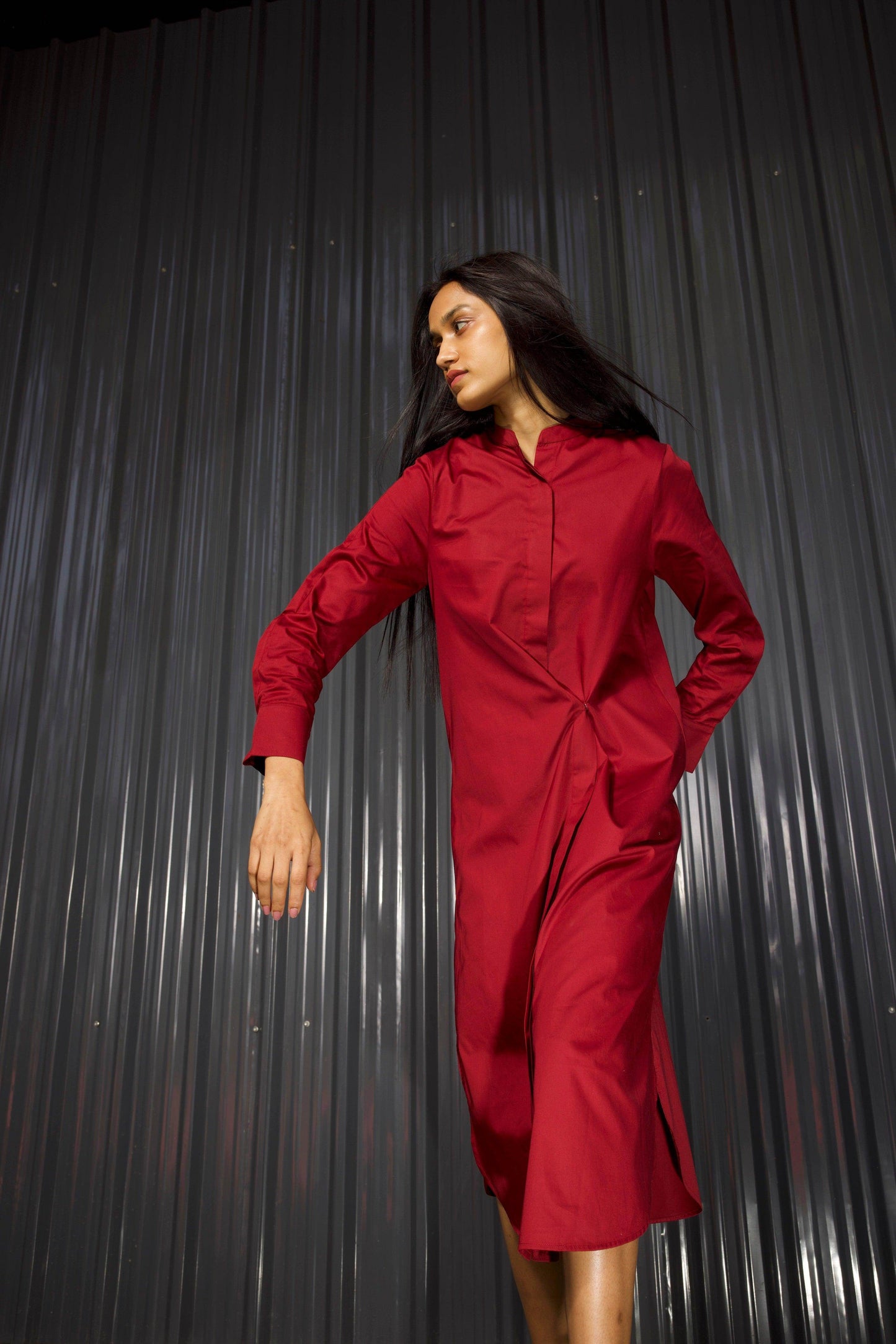 FULL-SLEEVE BUTTON PLEAT MIDI - dash and dot