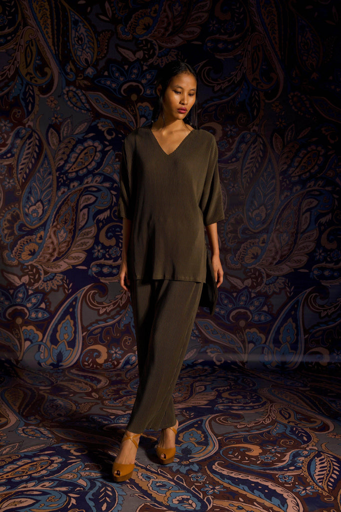 HIGH-LOW PLEAT TOP - dash and dot dash and dot